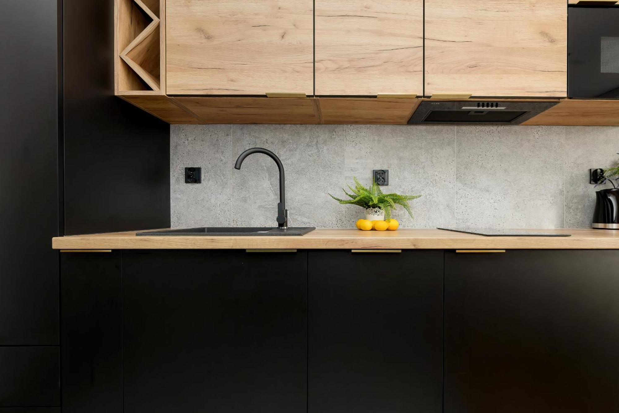 Modern Black & Wooden Apartment Warsaw Near The Airport By Noclegi Renters 외부 사진