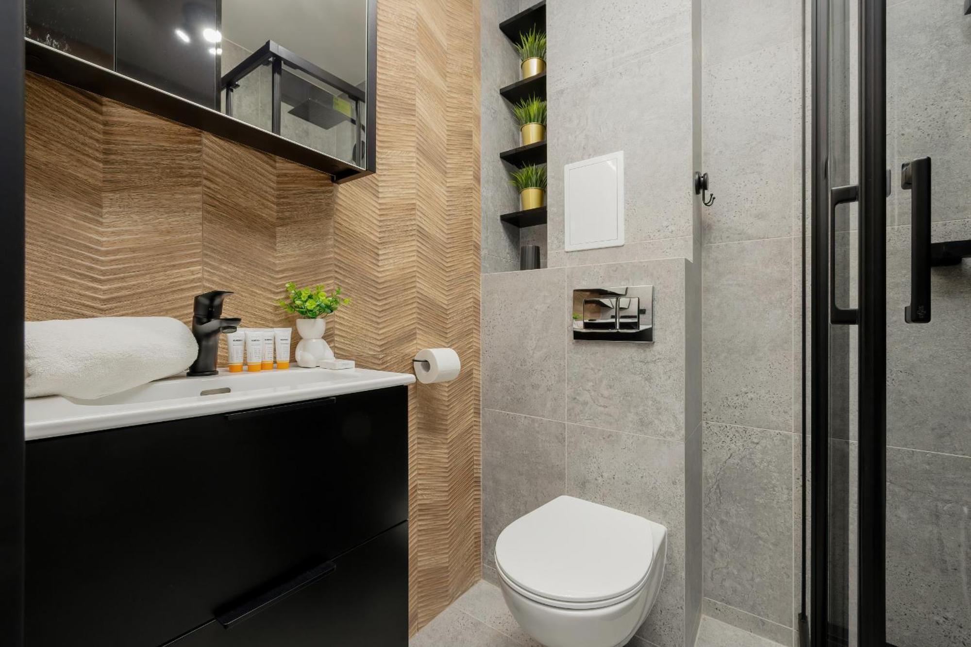 Modern Black & Wooden Apartment Warsaw Near The Airport By Noclegi Renters 외부 사진