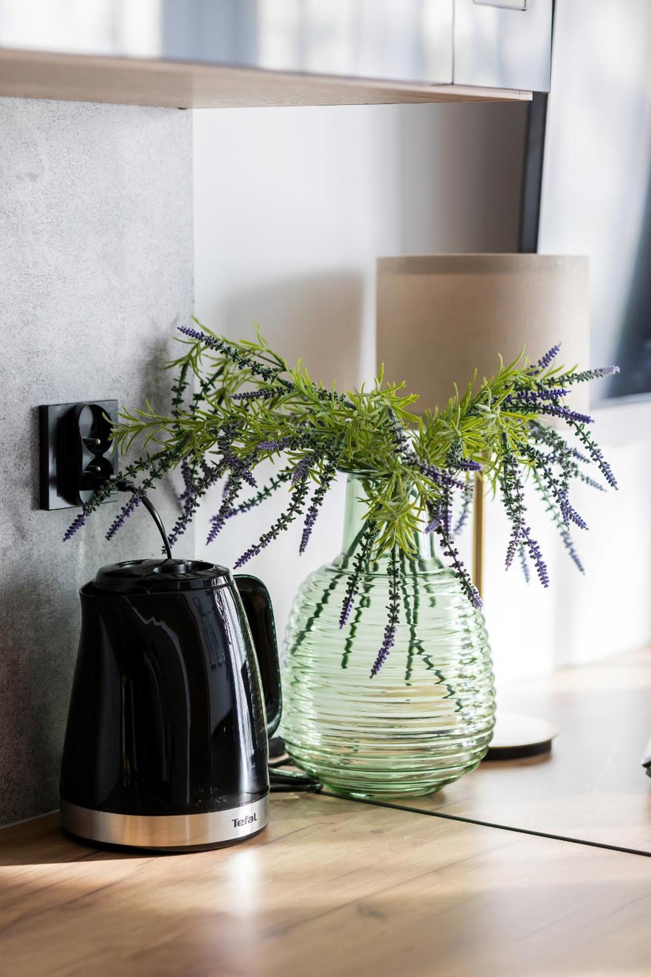 Modern Black & Wooden Apartment Warsaw Near The Airport By Noclegi Renters 외부 사진